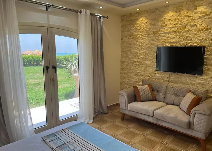 Villa Front First Row Family Only